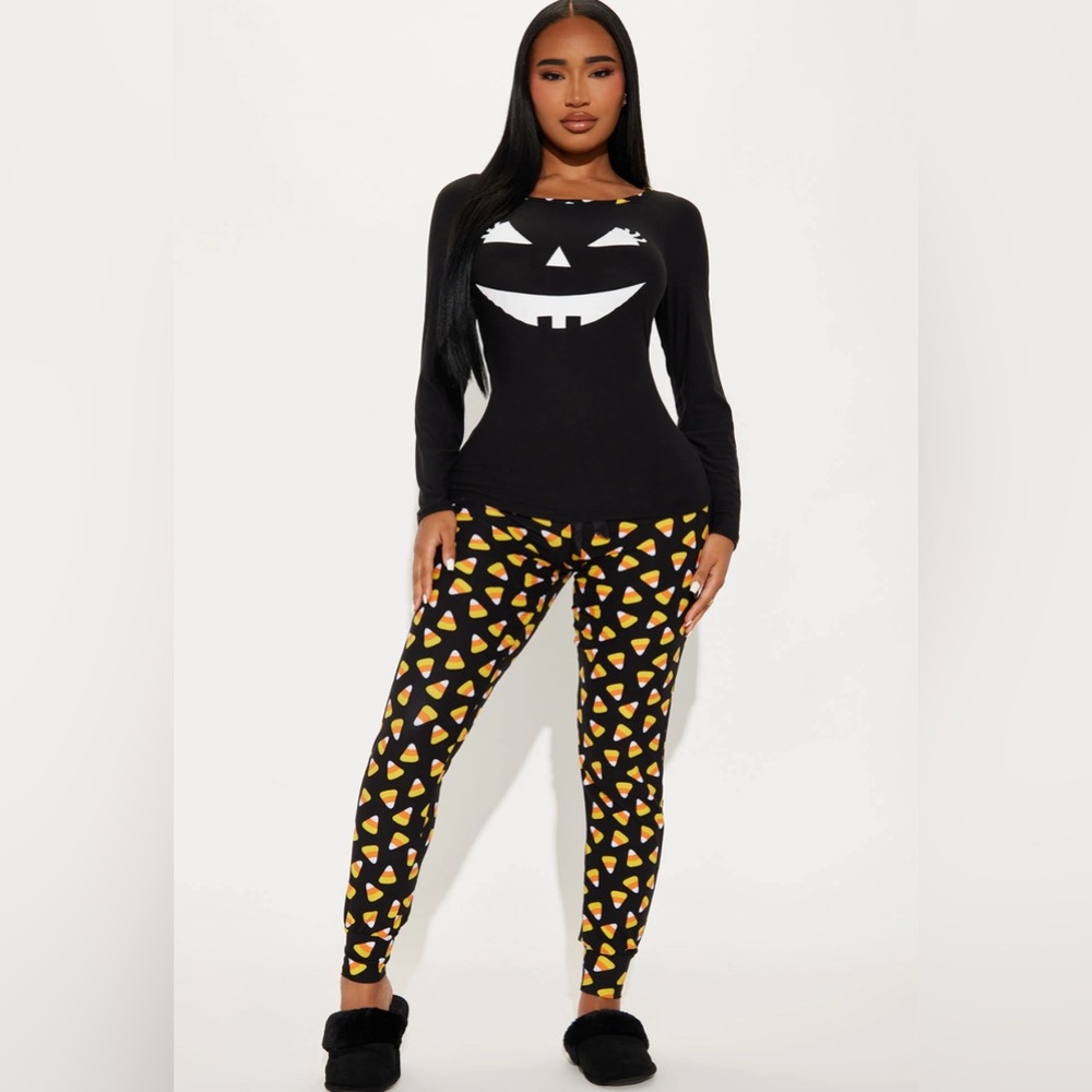 Fashion Nova/Not Tired Halloween Pajama Set Size Large NEW🔥